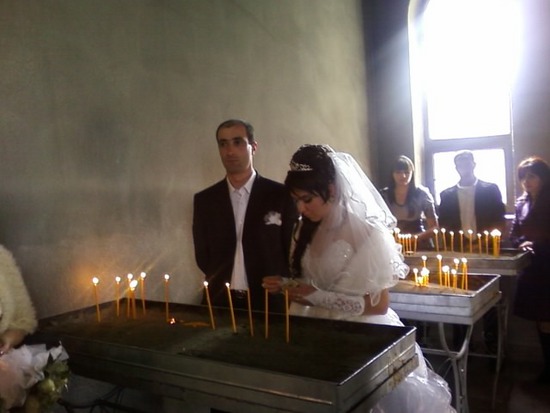 Sp_a0215_preview Великая суббота. Зашли молодожёны, перед тем, как пойти в ЗАГС.