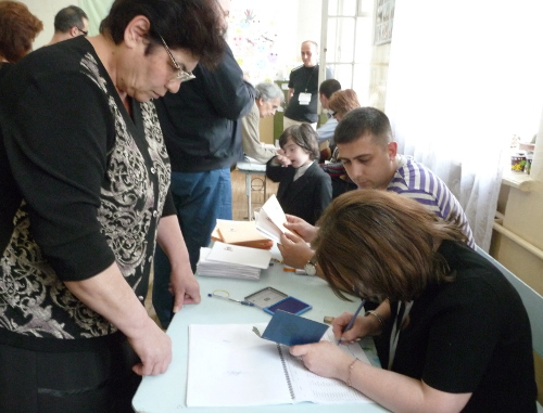 На одном из избирательных участков Еревана в день выборов в Национальное собрание Армении. 6 мая 2012 г. Фото Армине Мартиросян для "Кавказского узла"