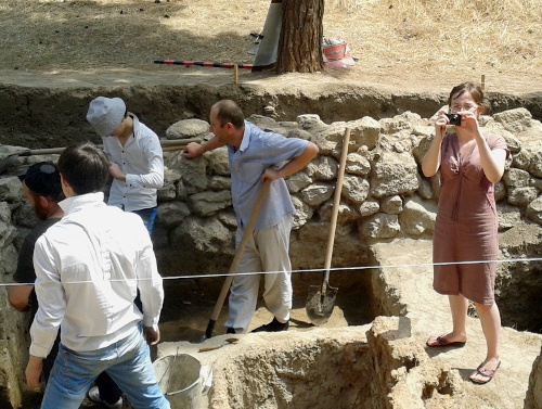 Археологи из Чечни ведут раскопки поселения начала раннего средневековья на месте первой Дербентской крепости. Дагестан, Дербент, август 2013 г. Фото Рашида Мамаева для "Кавказского узла" 