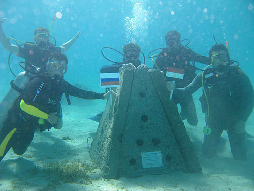 Установка рифа на дне Красного моря. Ноябрь 2009. Автор фото Сергей Котеньков Установка рифа на дне Красного моря. Ноябрь 2009. Автор фото Сергей Котеньков