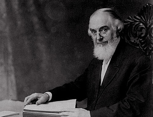 Чарлз Тейз Расселл — основатель журнала "Сторожевая башня", издаваемого и распространяемого Свидетелями Иеговы, и его редактор с 1879 года по 1916 год. Фото с сайта http://ru.wikipedia.org
