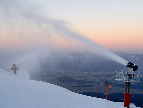 Установка для искусственного оснежения. Фото с сайта www.gorimpex.ru
