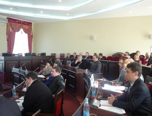 Депутаты Шахтинской городской Думы принимают постановление о назначении на 15 мая 2011 года досрочных выборов мэра города. Ростовская область, г. Шахты, 22 февраля 2011 г. Фото: Информационный портал города Шахты www.шахты.su
