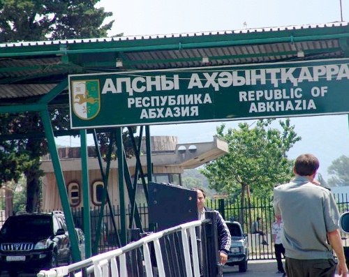 Российско-абхазская граница. КПП на реке Псоу. Фото с сайта www.v-suhum.ru Российско-абхазская граница. КПП на реке Псоу. Фото с сайта www.v-suhum.ru