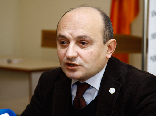 Руководитель фракции "Наследие" в парламенте Армении Степан Сафарян. Фото: PanArmenian.net Руководитель фракции "Наследие" в парламенте Армении Степан Сафарян. Фото: PanArmenian.net