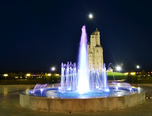 "Аллея Славы" и мемориал жертвам сталинских репрессий в Назрани. 3 июня 2012 г. Фото Беслана Бекова, sunja-edu.livejournal.com
 