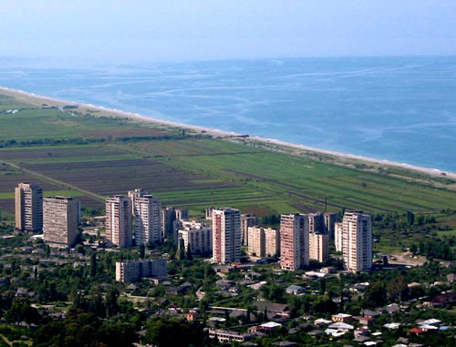 Вид на "новую" Гагру. Абхазия. Фото http://ru.wikipedia.org