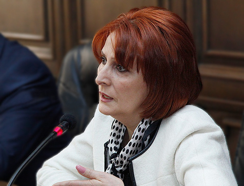 Руководитель фракции "Страна законности" Егине Бишарян во время брифинга в парламенте 16 ноября 2012 г. Фото: © PanARMENIAN Photo / 
Tigran Mehrabyan