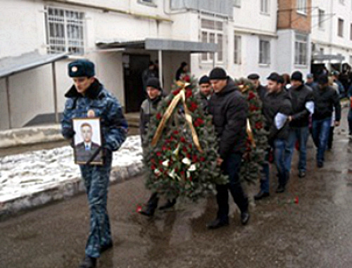 Похороны подполковника полиции Анатолия Букина. Нальчик, 30 января 2013 г. Фото пресс-службы МВД КБР, http://07.mvd.ru Похороны подполковника полиции Анатолия Букина. Нальчик, 30 января 2013 г. Фото пресс-службы МВД КБР, http://07.mvd.ru