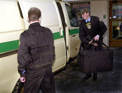 Инкассаторы. Фото: www.ikirov.ru Инкассаторы. Фото: www.ikirov.ru