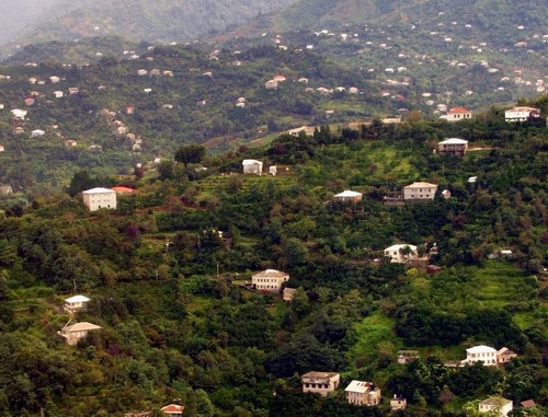 Жилые дома в горах Аджарии, Грузия. Октябрь 2013 г. Фото Юлии Кашеты для "Кавказского узла"
