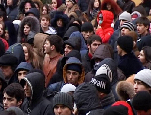 Махачкала, 31 декабря 2013 г. Участники митинга в память о жертвах терактов в Волгограде. Фото пресс-службы  Президента Республики Дагестан, http://www.president.e-dag.ru