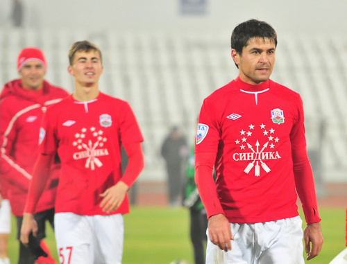 Игроки Футбольного клуба "Спартак-Нальчик". Фото: http://www.spartak-nalchik.com Игроки Футбольного клуба "Спартак-Нальчик". Фото: http://www.spartak-nalchik.com