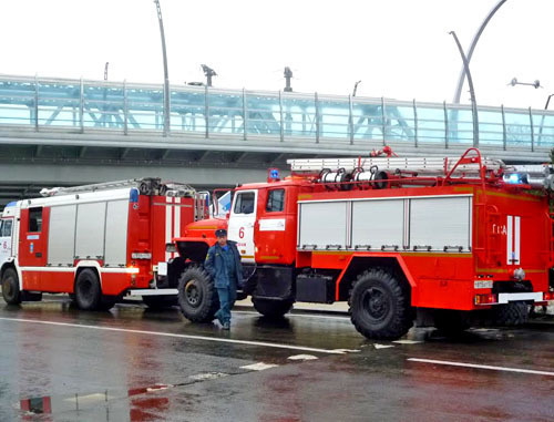 Пожарный расчет на месте аварии. Сочи, 20 марта 2014 г. Фото Светланы Кравченко для "Кавказского узла" Пожарный расчет на месте аварии. Сочи, 20 марта 2014 г. Фото Светланы Кравченко для "Кавказского узла"