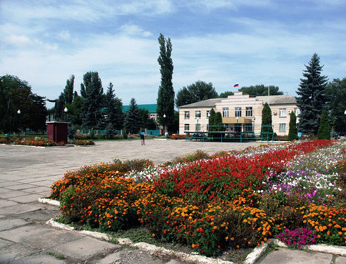 Центр станицы Лысогорской. фото: органы местного самоуправления муниципального образования станицы Лысогорской Георгиевского района Ставропольского края, станица-лысогорская.рф Центр станицы Лысогорской. фото: органы местного самоуправления муниципального образования станицы Лысогорской Георгиевского района Ставропольского края, станица-лысогорская.рф