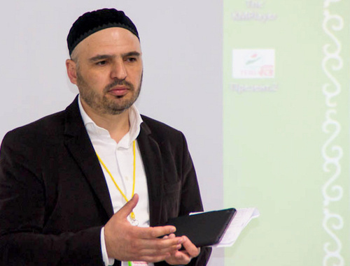 Хасан Нальгиев, председатель правления благотворительного фонда "Тешам", во время презентации. Ингушетия, Назрань, 22 марта 2014 г. Фото: Тимур Гасаев, http://barhano.livejournal.com Хасан Нальгиев, председатель правления благотворительного фонда "Тешам", во время презентации. Ингушетия, Назрань, 22 марта 2014 г. Фото: Тимур Гасаев, http://barhano.livejournal.com