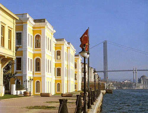 Галатасарайский университет, Стамбул. Фото: Istanbulensis http://commons.wikimedia.org/ Галатасарайский университет, Стамбул. Фото: Istanbulensis http://commons.wikimedia.org/