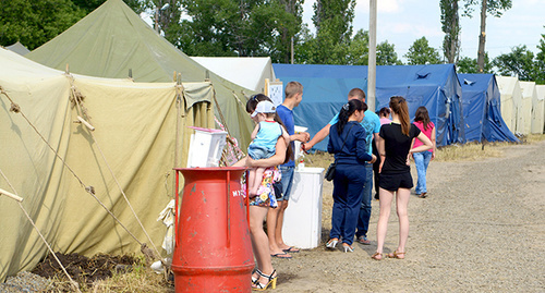 Среди беженцев с Украины в основном женщины и дети. Фото Олега Пчелова для "Кавказского узла" Среди беженцев с Украины в основном женщины и дети. Фото Олега Пчелова для "Кавказского узла"