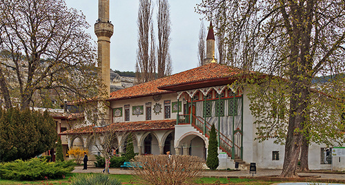 Ханский дворец в Бахчисарае, Крым. Фото Александра Савина https://ru.wikipedia.org/wiki/%D0%A5%D0%B0%D0%BD-%D0%94%D0%B6%D0%B0%D0%BC%D0%B8#mediaviewer/%D0%A4%D0%B0%D0%B9%D0%BB:Hansaray1.jpg Ханский дворец в Бахчисарае, Крым. Фото Александра Савина https://ru.wikipedia.org/wiki/%D0%A5%D0%B0%D0%BD-%D0%94%D0%B6%D0%B0%D0%BC%D0%B8#mediaviewer/%D0%A4%D0%B0%D0%B9%D0%BB:Hansaray1.jpg