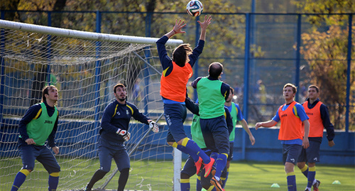 Тренировка команды "Ростов". 15 октября 2014. Фото: http://www.fc-rostov.ru/imgs/filestore/31989.large.jpg
