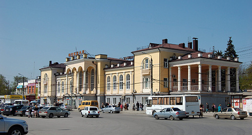 Привокзальная площадь Таганрога. Фото Анны Астаховой, https://ru.wikipedia.org/wiki/%D0%A2%D0%B0%D0%B3%D0%B0%D0%BD%D1%80%D0%BE%D0%B3#mediaviewer/File:2013_Privokz_pl_Taganrog.jpg Привокзальная площадь Таганрога. Фото Анны Астаховой, https://ru.wikipedia.org/wiki/%D0%A2%D0%B0%D0%B3%D0%B0%D0%BD%D1%80%D0%BE%D0%B3#mediaviewer/File:2013_Privokz_pl_Taganrog.jpg