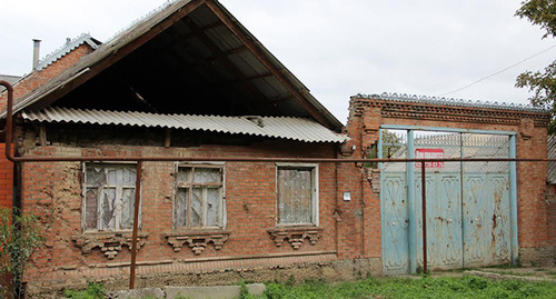 Выставленный на продажу частный дом в Грозном. Фото Ахмеда Альдебирова для "Кавказмкого узла" Выставленный на продажу частный дом в Грозном. Фото Ахмеда Альдебирова для "Кавказмкого узла"