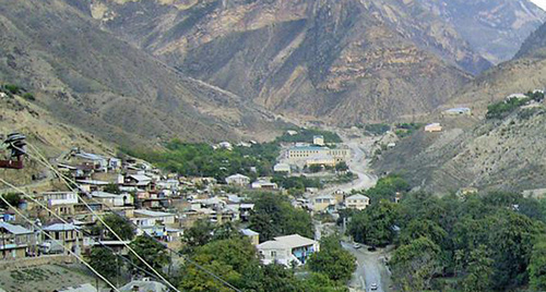 Посёлок в Унцукульском районе Дагестана. Фото: Нурмагомед Абакаров //21.10.2006, http://odnoselchane.ru/?page=photos_of_category§=50&com=photogallery Посёлок в Унцукульском районе Дагестана. Фото: Нурмагомед Абакаров //21.10.2006, http://odnoselchane.ru/?page=photos_of_category§=50&com=photogallery