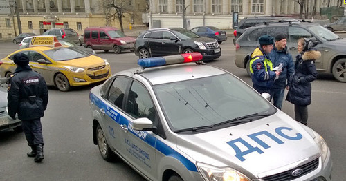 Сотрудники полиции на месте проведения панихиды по Борису Немцову. Москва, 3 марта 2015 г. Фото Вячеслава Ферапошкина для "Кавказского узла" Сотрудники полиции на месте проведения панихиды по Борису Немцову. Москва, 3 марта 2015 г. Фото Вячеслава Ферапошкина для "Кавказского узла"
