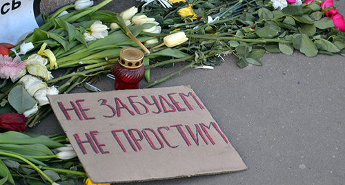 На месте гибели Бориса Немцова в Москве 15 марта 2015 года. Фото Светланы Кравченко для "Кавказского узла"