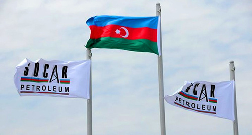 Флаги нефтяная компания Азербайджана (SOCAR) и Азербайджана. Фото: http://teknoblog.ru/wp-content/uploads/2014/01/Socar.jpg Флаги нефтяная компания Азербайджана (SOCAR) и Азербайджана. Фото: http://teknoblog.ru/wp-content/uploads/2014/01/Socar.jpg