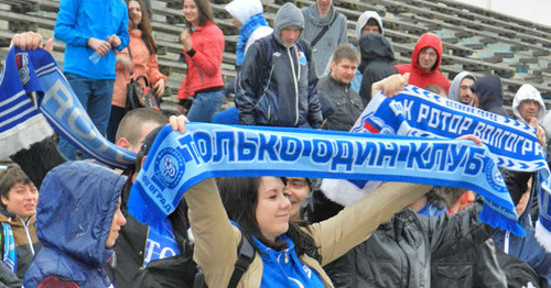 Болельщики футбольного клуба "Ротор". Волгоград, 7 апреля 2015 г. Фото Татьяны Филимоновой для "Кавказского узла" Болельщики футбольного клуба "Ротор". Волгоград, 7 апреля 2015 г. Фото Татьяны Филимоновой для "Кавказского узла"