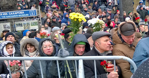 Очередь на панихиду по Борису Немцову. Москва, 3 марта 2015 г. Фото Вячеслава Ферапошкина для "Кавказского узла" Очередь на панихиду по Борису Немцову. Москва, 3 марта 2015 г. Фото Вячеслава Ферапошкина для "Кавказского узла"