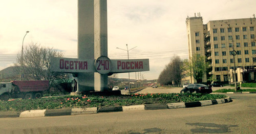 Стелла "Осетия Россия вместе 240 лет". Фото Магомеда Магомедова для "Кавказского узла" Стелла "Осетия Россия вместе 240 лет". Фото Магомеда Магомедова для "Кавказского узла"