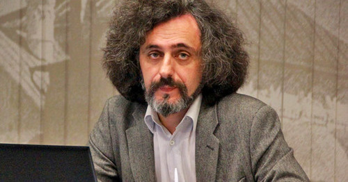 Директор информационно-аналитического центра "Сова" Александр Верховский. Фото http://www.yabloko.ru/regnews/Moscow/2013/11/05 Директор информационно-аналитического центра "Сова" Александр Верховский. Фото http://www.yabloko.ru/regnews/Moscow/2013/11/05
