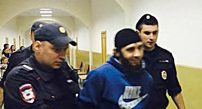 Заур Дадаев конвоируется в в зал Басманного суда Москвы. 8 марта 2015 г. Фото Юлии Буславской для "Кавказского узла" Заур Дадаев конвоируется в в зал Басманного суда Москвы. 8 марта 2015 г. Фото Юлии Буславской для "Кавказского узла"