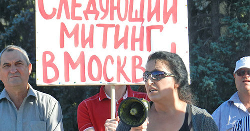 Жительница одного из самостроев Светлана Андронова во время митинга. Волгоград, 19 сентября 2015 г. Фото Татьяны Филимоновой для "Кавказского узла" Жительница одного из самостроев Светлана Андронова во время митинга. Волгоград, 19 сентября 2015 г. Фото Татьяны Филимоновой для "Кавказского узла"