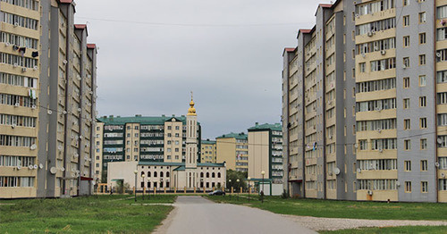 Многоквартирные дома в Грозном. Фото Магомеда Магомедова для "Кавказского узла" Многоквартирные дома в Грозном. Фото Магомеда Магомедова для "Кавказского узла"