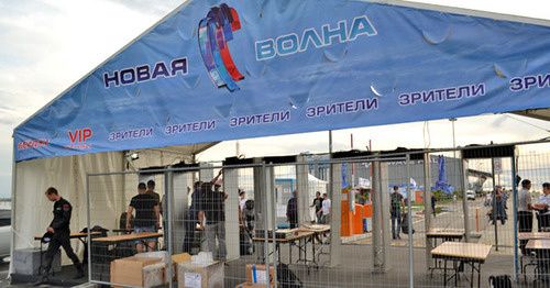 Вход на «Новую волну» через наряд полиции. Сочи, 2 октября 2015 г. Фото Светланы Кравченко для "Кавказского узла" Вход на «Новую волну» через наряд полиции. Сочи, 2 октября 2015 г. Фото Светланы Кравченко для "Кавказского узла"