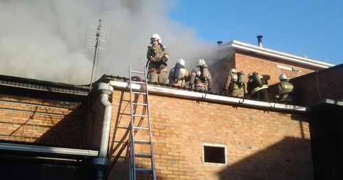 Пожарным пришлось эвакуировать из "Царских бань" 50 посетителей. Краснодар, 4 октября 2015 года. Фото: http://23.mchs.gov.ru/operationalpage/operational/item/3132303/ Пожарным пришлось эвакуировать из "Царских бань" 50 посетителей. Краснодар, 4 октября 2015 года. Фото: http://23.mchs.gov.ru/operationalpage/operational/item/3132303/