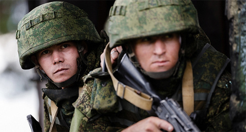 Военнослужащие ВС России во время учений. Фото: http://мультимедиа.минобороны.рф/multimedia/photo/gallery.htm?id=25291@cmsPhotoGallery Военнослужащие ВС России во время учений. Фото: http://мультимедиа.минобороны.рф/multimedia/photo/gallery.htm?id=25291@cmsPhotoGallery