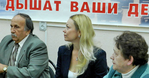 Участники пресс-конференции экологи Виктор Чапуркин, Ирина Глинянова, Надежда Бедина (слева направо). Волгоград, 6 октября 2015 г. Фото Татьяны Филимоновой для "Кавказского узла" Участники пресс-конференции экологи Виктор Чапуркин, Ирина Глинянова, Надежда Бедина (слева направо). Волгоград, 6 октября 2015 г. Фото Татьяны Филимоновой для "Кавказского узла"