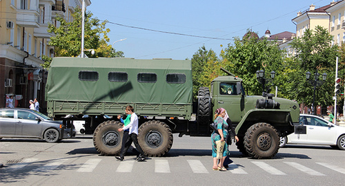 Военная машина на улицах Грозного. Фото Магомеда Магомедова для "Кавказского узла" Военная машина на улицах Грозного. Фото Магомеда Магомедова для "Кавказского узла"