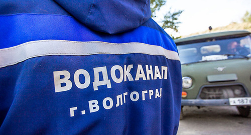 Надпись на спецодежде "Водоканал". Фото: http://life34.ru/wp-content/uploads/2015/03/20140927-20140927-IMG_2680.jpg Надпись на спецодежде "Водоканал". Фото: http://life34.ru/wp-content/uploads/2015/03/20140927-20140927-IMG_2680.jpg