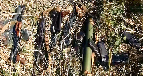 Оружие из тайника. Фото: http://nac.gov.ru/nakmessage/2015/10/20/v-dagestane-v-khode-kto-neitralizovany-chetvero-banditov.html Оружие из тайника. Фото: http://nac.gov.ru/nakmessage/2015/10/20/v-dagestane-v-khode-kto-neitralizovany-chetvero-banditov.html