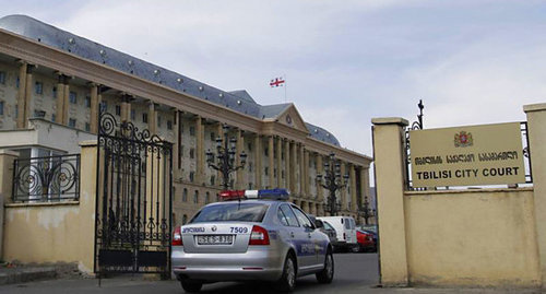 Въезд на территорию Тбилисского горсуда. Фото: http://georgia-news.org/obshestvo/293-tbilisskiy-gorsud-soobschil-daty-rassmotreniya-del-saakashvili.html Въезд на территорию Тбилисского горсуда. Фото: http://georgia-news.org/obshestvo/293-tbilisskiy-gorsud-soobschil-daty-rassmotreniya-del-saakashvili.html
