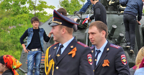 Сотрудники полиции на праздновании Дня Победы в Грозном. 9 мая 2015 г. Фото Магомеда Магомедова для "Кавказского узла" Сотрудники полиции на праздновании Дня Победы в Грозном. 9 мая 2015 г. Фото Магомеда Магомедова для "Кавказского узла"