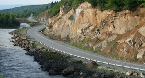 Транскавказская автомагистраль. Фото: http://15.mchs.gov.ru/pressroom/news/item/3232507/ Транскавказская автомагистраль. Фото: http://15.mchs.gov.ru/pressroom/news/item/3232507/