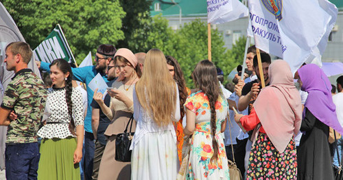 Студентки на массовом мероприятии в Грозном. Фото Магомеда Магомедова для "Кавказского узла" Студентки на массовом мероприятии в Грозном. Фото Магомеда Магомедова для "Кавказского узла"