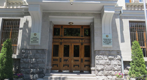 Вход в здание Генпрокуратуры Армении. Фото: http://sputnikarmenia.ru/armenia/20151111/1070687.html Вход в здание Генпрокуратуры Армении. Фото: http://sputnikarmenia.ru/armenia/20151111/1070687.html