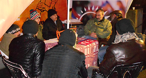 Участники митинга в Ереване 1 декабря 2015 года. Фото: Тиграна Петросяна для "Кавказского Узла" Участники митинга в Ереване 1 декабря 2015 года. Фото: Тиграна Петросяна для "Кавказского Узла"